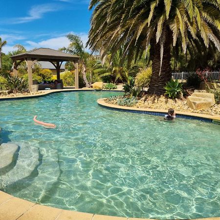 Island Cove Villas カウズ エクステリア 写真