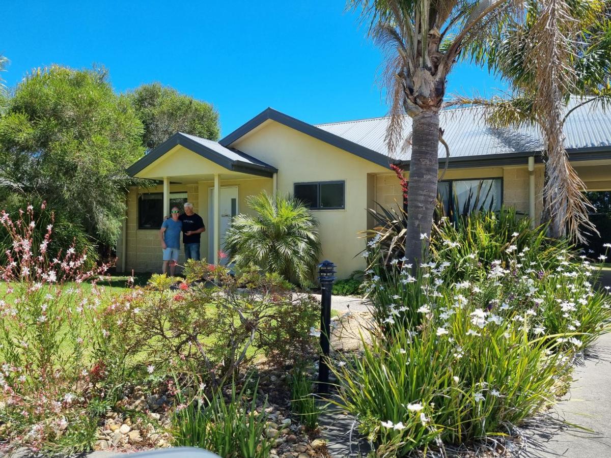 Island Cove Villas カウズ エクステリア 写真