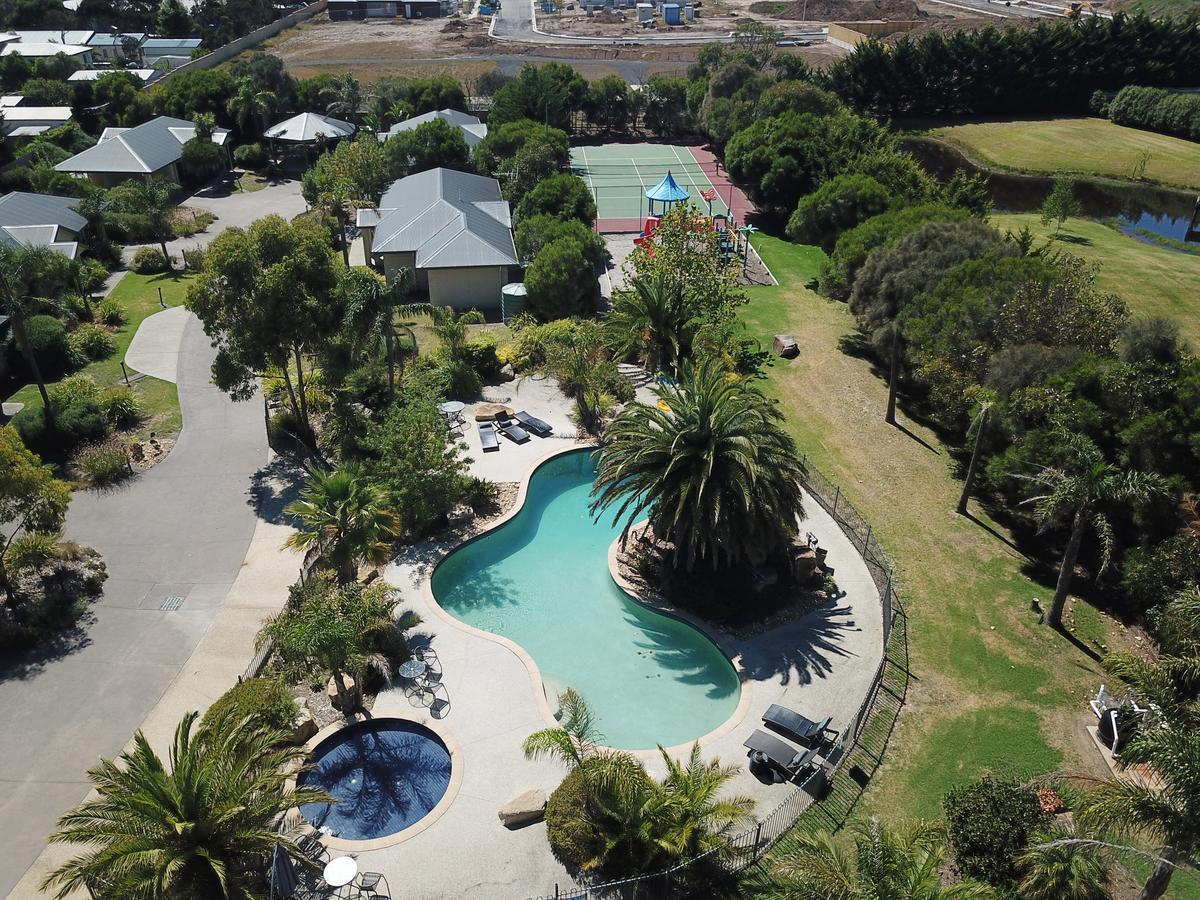 Island Cove Villas カウズ エクステリア 写真