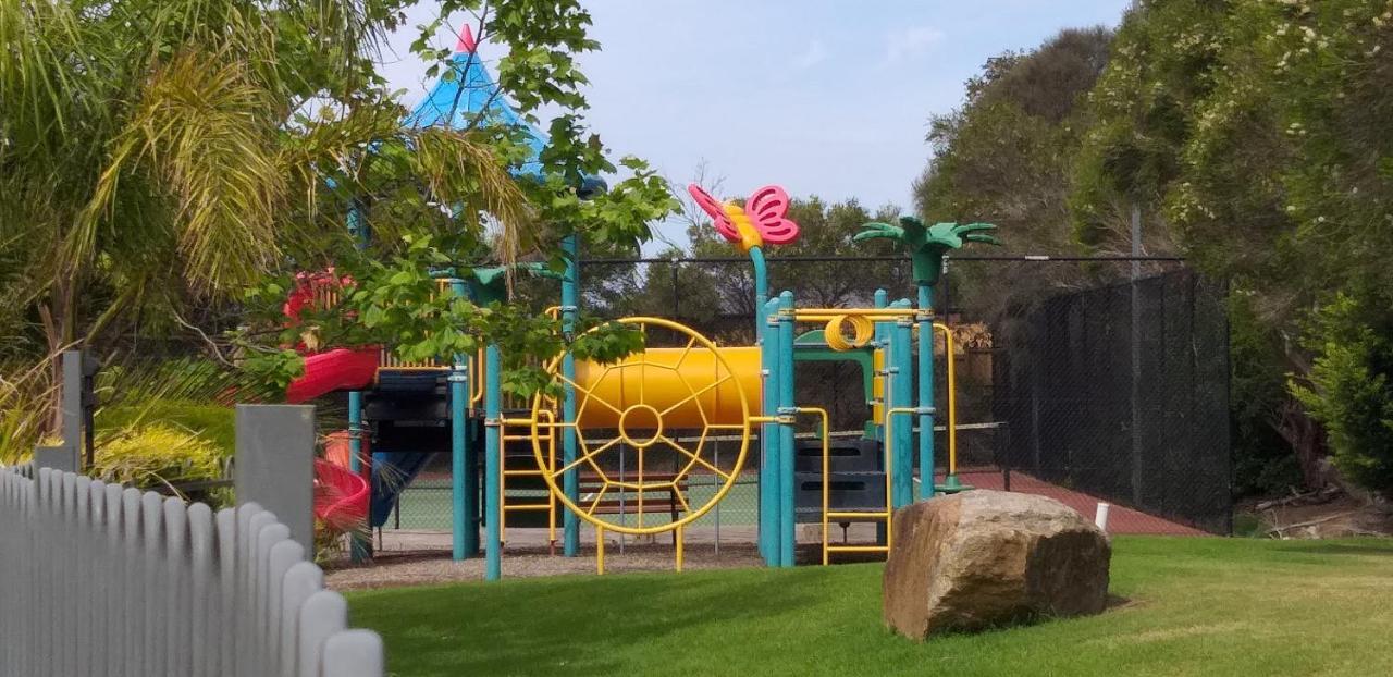 Island Cove Villas カウズ エクステリア 写真