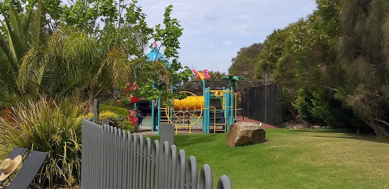 Island Cove Villas カウズ エクステリア 写真